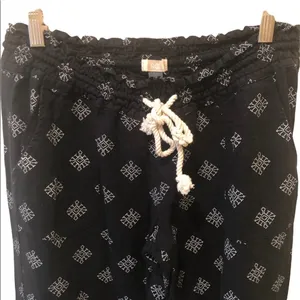Roxy Black Printed Snowflake Lounge Pant Sz L Relaxed Flare Hem Drawstring Waist thumbnail 2