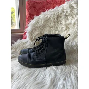 Dr. Martens Stylish Black Lace-Up Ankle Boots size 6 like new! thumbnail 2