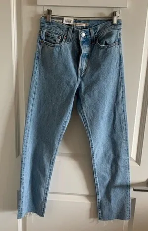 LEVI’S wedgie straight light wash jeans thumbnail 1