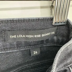 ARITZIA DENIM FORUM Lola High Rise Skinny 24L‎ in Size 26 thumbnail 9