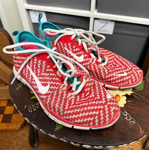 Nike Free 5.0 TR Trainer Fit Red and White Zigzag Patterned Sneakers thumbnail 1