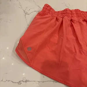 Lululemon hotty hot shorts raspberry cream size 6 2.5” inseam thumbnail 3