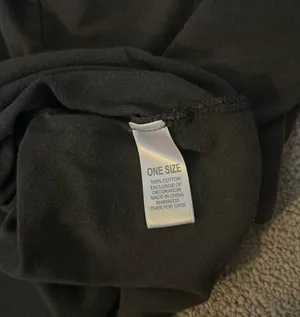 PacSun Cropped playboy tee thumbnail 3