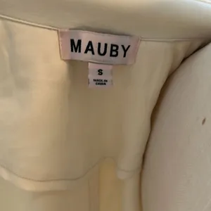 MAUBY Trench Coat In Off White thumbnail 12