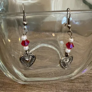 Silver Tone Heart Dangle Earrings w/ Red & White Beads Valentine’s Day thumbnail 2