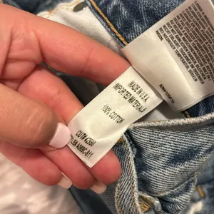 AGOLDE 90’s High Waisted Distressed Straight Leg Jeans thumbnail 4