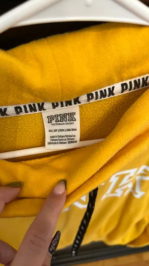 PINK Victoria’s Secret Pullover thumbnail 3