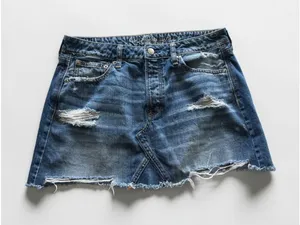 American Eagle Distressed Denim‎ Mini Skirt Medium Wash Raw Hem Womens 10 thumbnail 1