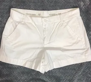 Gap sun kissed khaki shorts B24 thumbnail 1