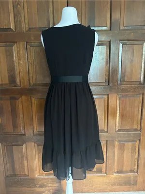 Wendy Katlen Black Chiffon V-Neck Cocktail Dress Size 4 Rosette Ruffle Hem LBD thumbnail 4