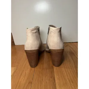 Vince Camuto Boots Womens Size 9 Beige Suede Ankle Block Heel Booties VC-GRENDAN thumbnail 8