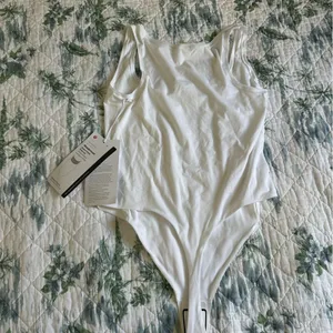 Lululemon Wundermost Ultra-Soft Nulu Square-Neck Sleeveless Bodysuit White M thumbnail 12