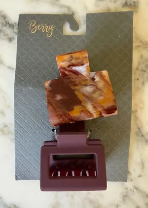 NWT Berry Set of 2 Hair Claw Clips Burgundy Tortoise Matte Rectangle Clips thumbnail 1