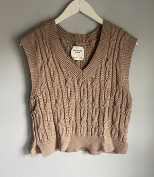 Abercrombie and Fitch Tan Cableknit Sweater Vest Medium Academia Preppy Neutral thumbnail 1