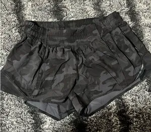Lululemon 2.5" Hotty Hot Shorts thumbnail 1