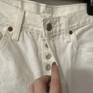 Levis 501 Jeans White Distressed Button Fly Women's Size‎ 26x30 Straight Raw Hem thumbnail 3