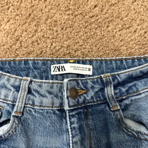 Zara Straight Jeans thumbnail 2