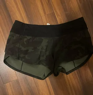 Lululemon Size 6  Shorts thumbnail 1