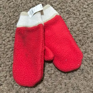 Aerie mittens thumbnail 1