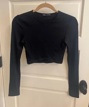 Zara Black Long-Sleeve Cropped Tee thumbnail 1