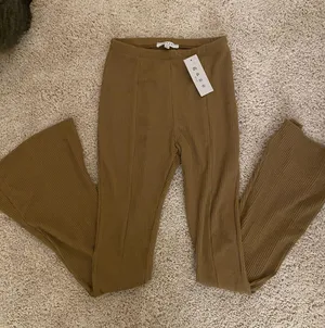 Ribbed Brown Flare Leggings thumbnail 1