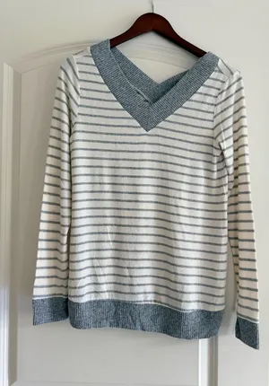 Women’s Cream & Light Blue Striped V-Neck Sweater thumbnail 1
