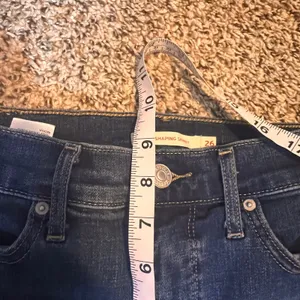 Levi's 311 Shaping‎ Skinny Jeans Dark Wash Women's Size 26 thumbnail 5