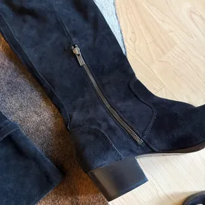 FRYE Clara Tassel Over Knee Women's Black Suede Boot‎ Size 8.5 thumbnail 4