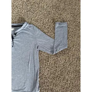 Anne‎ Klein Women's Light Blue Long Sleeve V-Neck Tee Size Small thumbnail 5