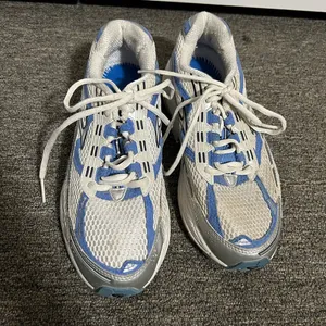 Brooks White Lace Up Running Sneakers Size 9 US thumbnail 3