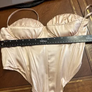 PRETTYLITTLETHING GOLD STRUCTURED SATIN SPLIT HEM HALTERNECK CORSET TOP size 6 thumbnail 12
