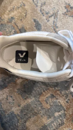 VEJA Sneakers thumbnail 2