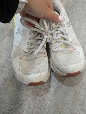 On Cloudflyer 4 Running Sneakers Size 7.5 Pink thumbnail 3