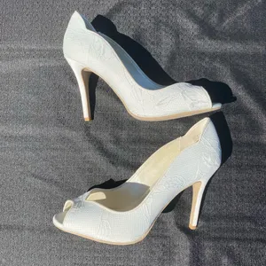 🤍 NWOT David’s Bridal Size 8.5 Layla White Peep Toe Pumps Heels 🤍 thumbnail 16
