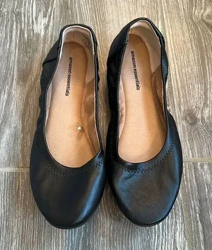 Amazon essentials women’s black ballet flats dress shoes casual size 7 EUC thumbnail 1