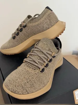 NIB Allbirds Wool Dasher 2 Runner Mizzles in Hazy Beige/ Rugged Khaki Size 5 thumbnail 2