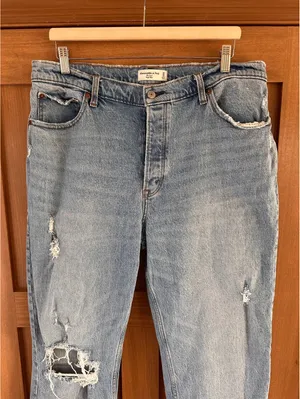 Abercrombie & Fitch The Dad Jean High Rise Distressed Women’s size 33 / 16 Reg thumbnail 4