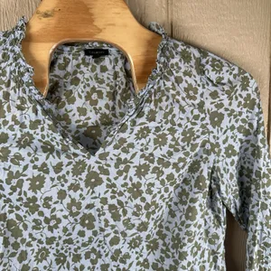 Talbots Cotton Popover Top Large Blue Sage Green Floral Ruffle Trim Long Sleeve thumbnail 2