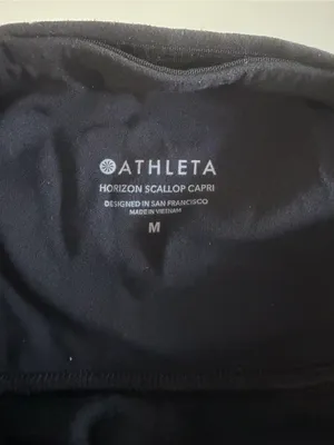 Athleta Black Horizon Scallop Capri Leggings Size Medium Athleisure Trendy Y2K thumbnail 5
