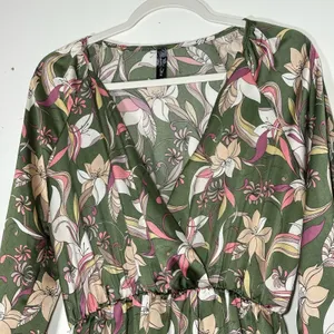Luna‎ Chix Floral Maxi Dress Green Pink Long Sleeve V-Neck Boho Tiered Large thumbnail 3