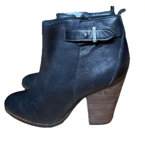 COACH Hewes Safari A6841 Black Leather Ankle Boots Block Heel Women's 6.5 thumbnail 2