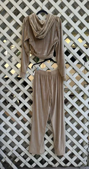 SKIMS Velour Set thumbnail 3
