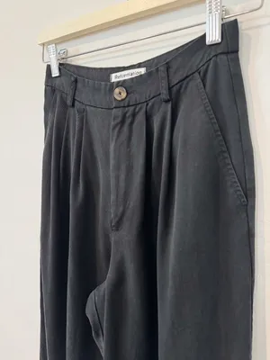 Reformation Petite Mason Pants Size 0 Faded Black Pleated Wide Leg Dark Academia thumbnail 4