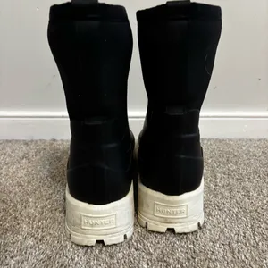 Hunter Women’s City Explorer Short Rain Boots, Black/Shaded White Size 9 thumbnail 2