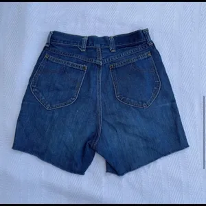 Wrangler High Rise Medium Wash Jean Shorts Vintage Size‎ 27 See Measurements thumbnail 6