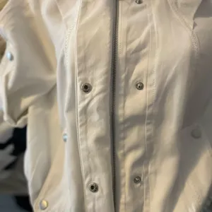 NWT White‎ House Black Market Chic Women's White Utility Jacket thumbnail 5