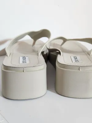 Steve Madden Cream Platform Flip Flop Sandals Size 10 Flaw thumbnail 3