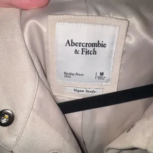 Abercrombie & Fitch Vegan Suede Jacket in Cream thumbnail 2