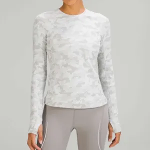 Lululemon Grey Camo Print Long Sleeve Shirt Womens 6 Athletic Fall Cozy Runners thumbnail 3