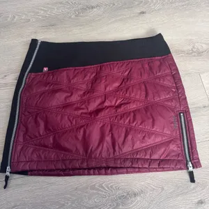 SKHOOP Karolin Short Insulated Skirt Burgundy Quilted Primaloft Mini Large thumbnail 3
